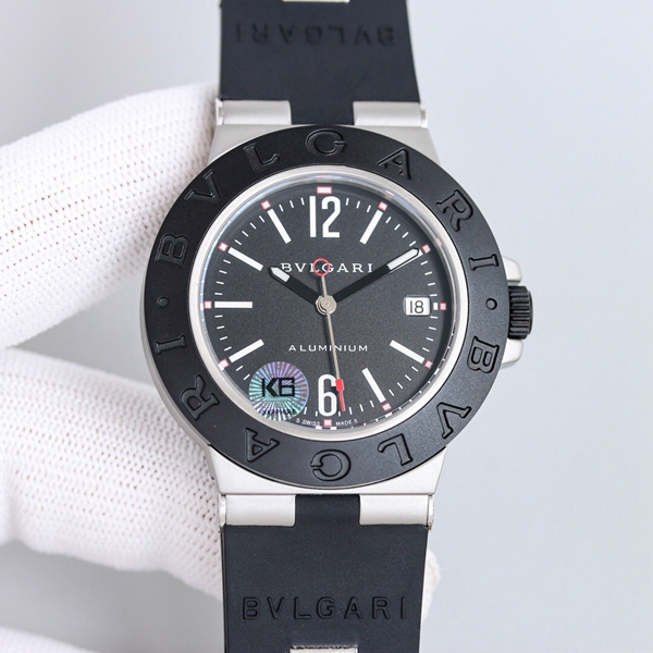 ブルガリ時計背面デザイン